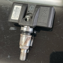 Load image into Gallery viewer, BMW Tire Pressure Monitoring System 433Mhz 1612T00518 1f38c8b3