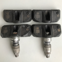 Load image into Gallery viewer, Set of 4 Mercedes-Benz TPMS Tire Pressure System A0045429818 925c884a