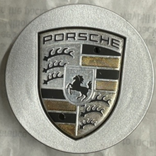 Load image into Gallery viewer, Porsche 911 Boxter 955 Wheel Hub Center Cap 7L5601149 f726caf1