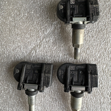 Load image into Gallery viewer, Set of 4 Mopar Tire Pressure Monitor Sensor TPMS 433Mhz OEM e93d3c84
