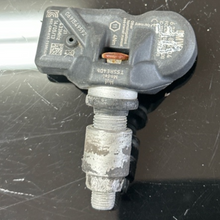 Load image into Gallery viewer, BMW Tire Pressure Monitoring System TPMS 679887204 da250c73