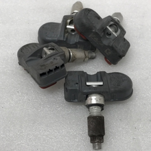 Load image into Gallery viewer, Set of 4 Mercedes Benz TPMS SENSOR 433 Mhz A0035400217  81ab090b