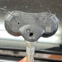 Load image into Gallery viewer, Hyundai Tire Pressure Monitoring System 52933-2F000 585b1568