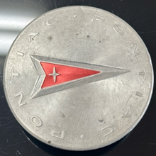 Load image into Gallery viewer, Pontiac Wheel Hub Center Cap 9595157 dc5d372f