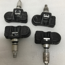 Load image into Gallery viewer, Set of 4 TPMS Mercedes Benz 433 Mhz A0009057200 a4db8d8c