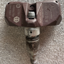 Load image into Gallery viewer, Set of 4 Mercedes TPMS Tire Pressure Sensor 315 Mhz OEM A0055422418 3cb73471