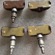 Load image into Gallery viewer, Set of 4 Mercedes TPMS Tire Pressure Sensor 315 Mhz OEM A0055422418 3cb73471