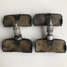 Load image into Gallery viewer, Set of 4 Mercedes-Benz TPMS Tire Pressure System A0045429818 925c884a