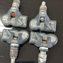 Load image into Gallery viewer, BMW Tire Pressure Monitoring System TPMS 679887204 da250c73