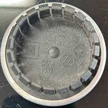 Load image into Gallery viewer, Pontiac Wheel Hub Center Cap 9594156 3e7ca9d2