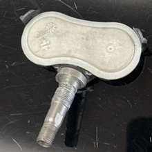 Load image into Gallery viewer, Hyundai Tire Pressure Monitoring System 52933-2F000 585b1568