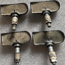 Load image into Gallery viewer, Set of 4 Daimler Chrysler TPMS Tire Pressure Sensor 315MHz 60b005f9