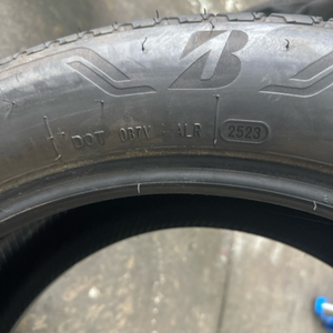 Set of 4 Bridgestone Alenza Sport Size 275/45/20