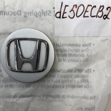 Load image into Gallery viewer, Honda OEM Wheel Center Cap Silver Finish Chrome Logo 08W17-SEA-6M00-B3 de50ecb2