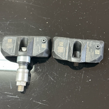 Load image into Gallery viewer, Set of 2 Mercedes-Benz TPMS Sensor A0045429818 cb10f2d5