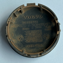 Load image into Gallery viewer, Set of 4 Volvo Wheel Hub Center Cap 30666913 8c815e4f