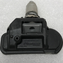 Load image into Gallery viewer, Set of 4 Mercedes Benz Schrader TPMS Sensor 0009050030 7a011e7e