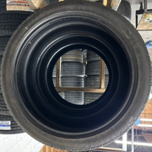 Load image into Gallery viewer, UNIROYAL TIGER PAW 265/40/21 TIRE e37e41fb