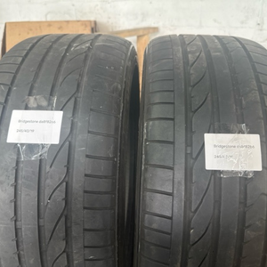 Set of 2 Bridgestone Potenza RE050A Size 245/40/19