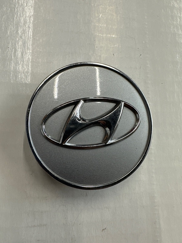Hyundai Elantra Genuine Wheel Center Hub Cap Silver 52960-2S250 108eade3