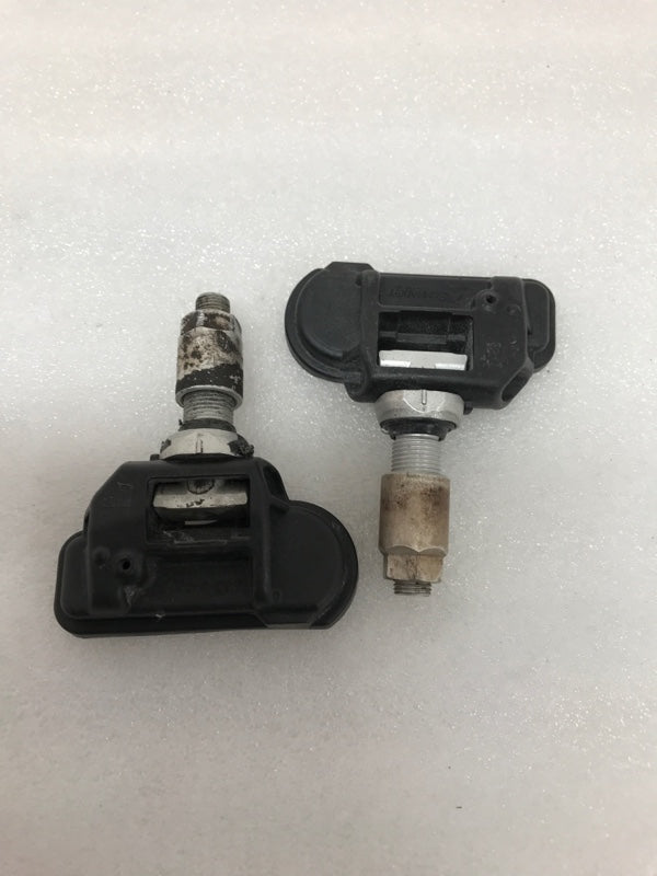 Set of 2 Mercedes Benz TPMS 433 Mhz 0009050030