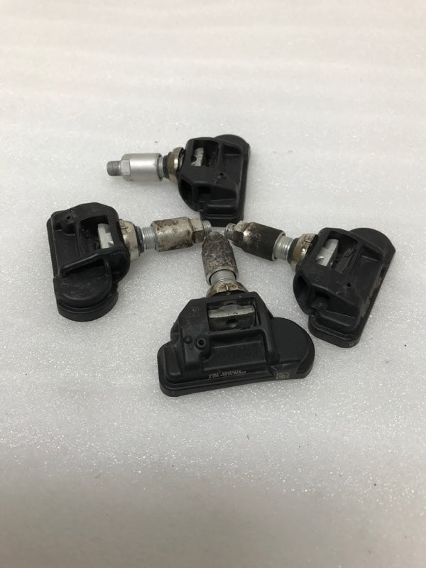 Set of 4 Mercedes Benz TPMS Sensor 433 Mhz A0009050030